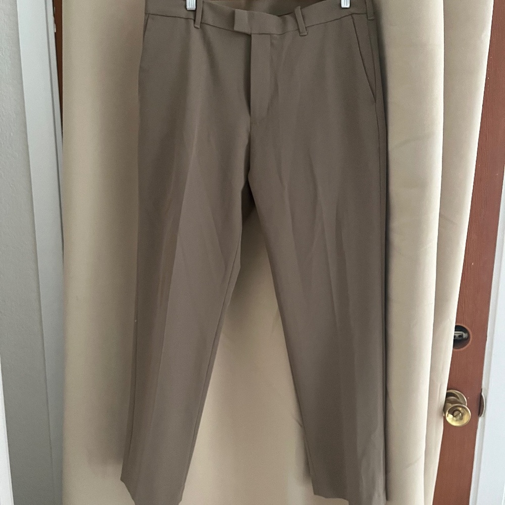 Van Heusen Straight Fit Flex Men's sz 33x30Khaki